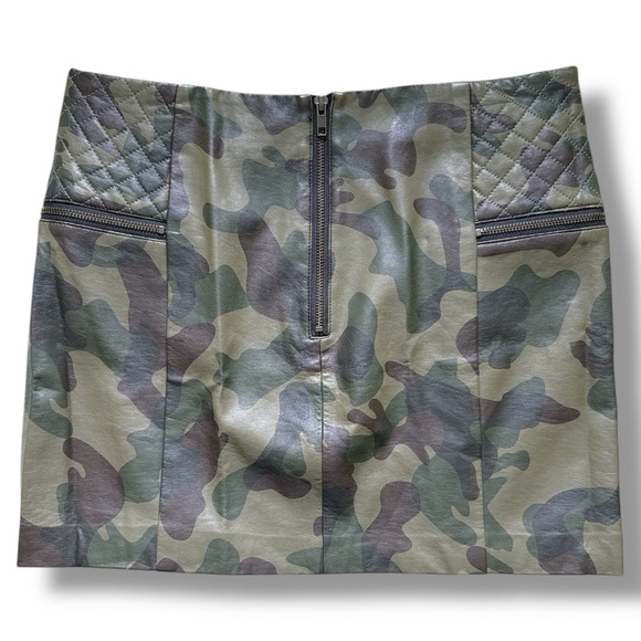Sam Edelman Camo Green Mini Skirt Faux Leather Fully Lined - Picture 2 of 16